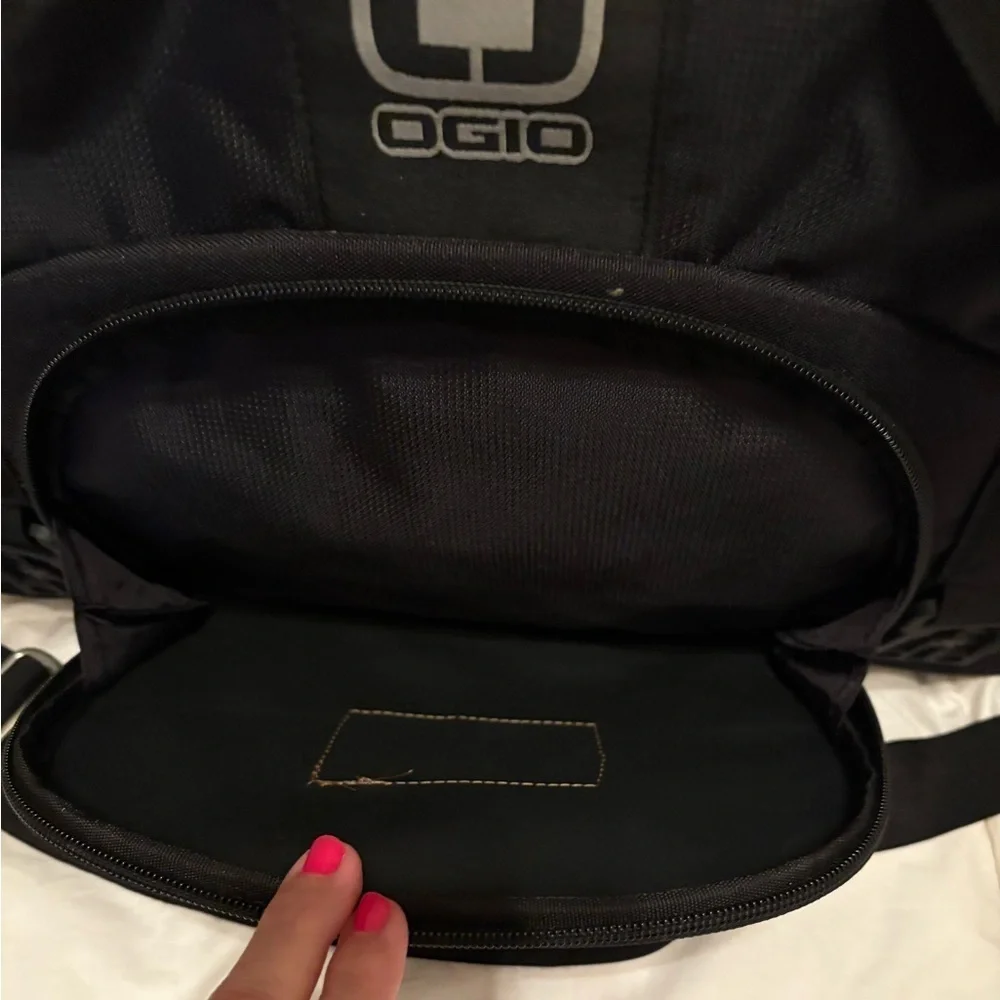 OGIO LARGE DUFFEL BAG GYM BAG TRAVEL BAG NEW